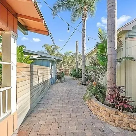 Cozy Private Bungalow Walkable To Beach! - 30 Days Or More Only